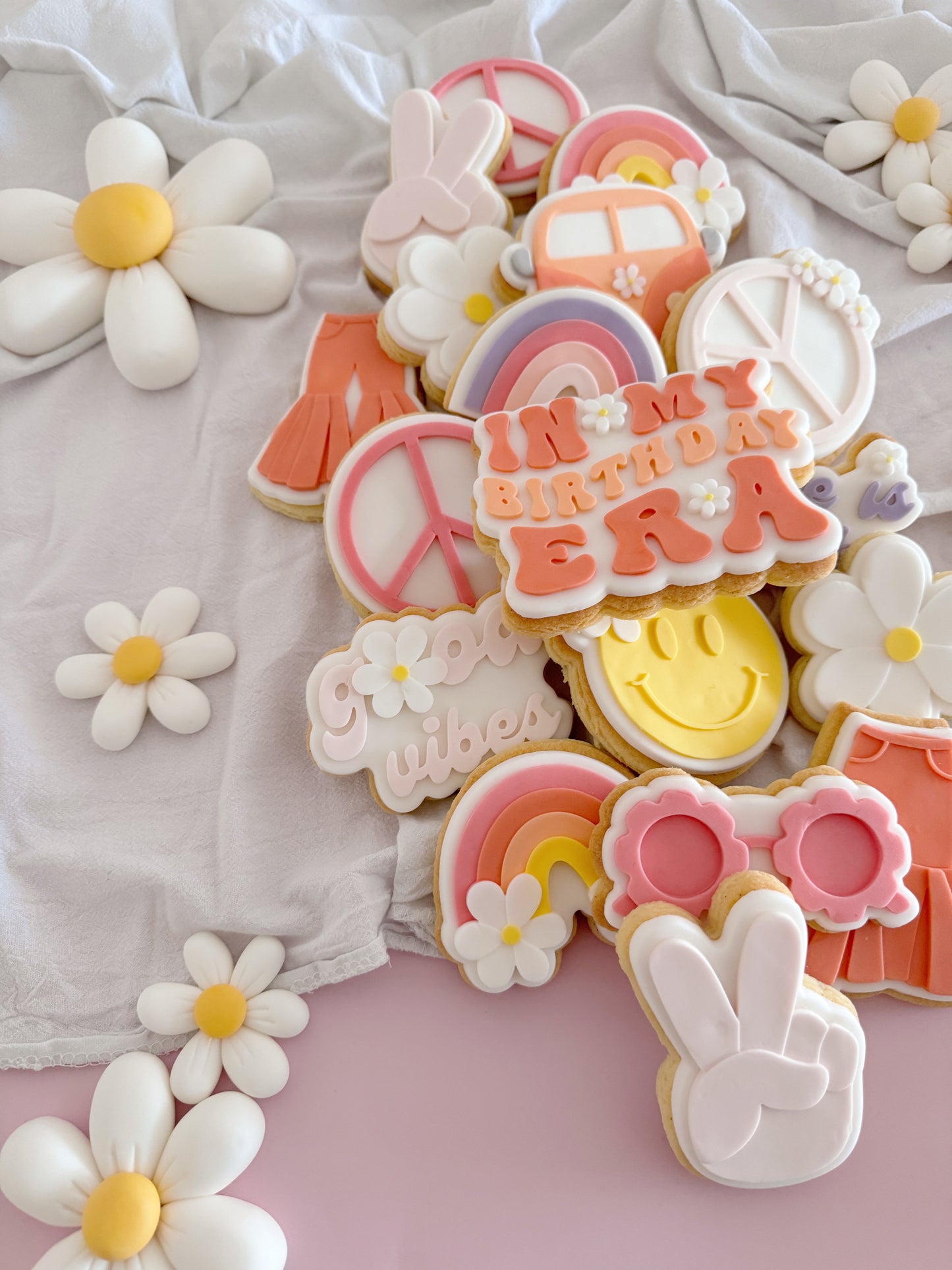 Groovy #18 - Peace Hand